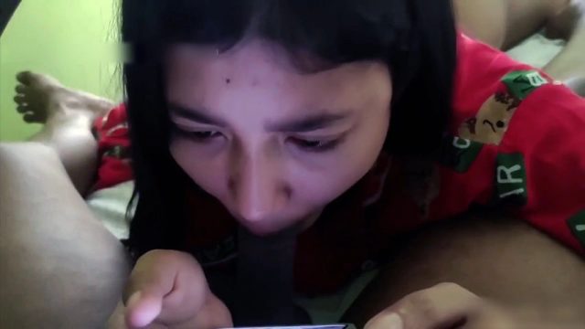 Bokep Indo Sepong Sambil Main HP