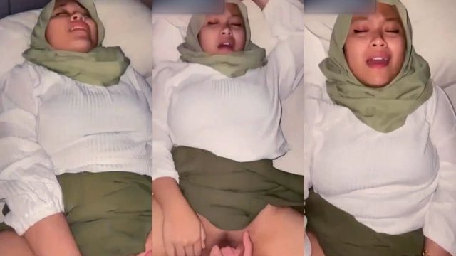 Entot Hijab Semok Keluar di Dalam