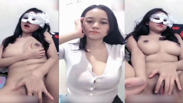 Raya Imut Mahasiswi Bugil Sambil Colmek Depan Kamera