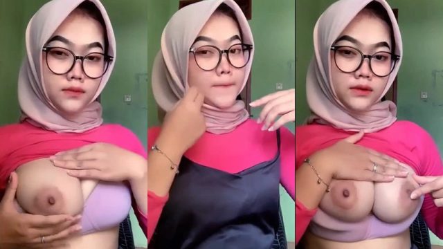 Ukhti Cantik Pamer Toket Imut