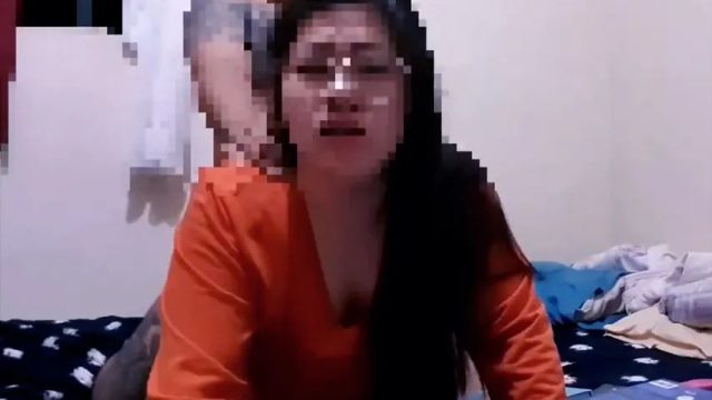 Parodi Kakak Adek Saling Bercumbu Di Kamar